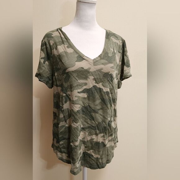 Old Navy EveryWear Green Camo V-Neck T-Shirt for Women Size Large - Picture 2 of 10